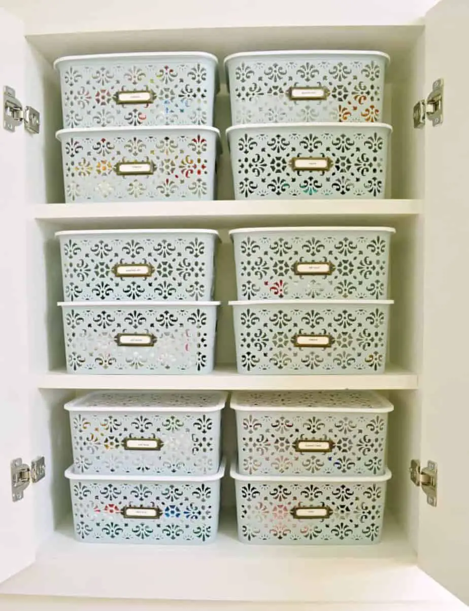 https://www.simplicityinthesouth.com/wp-content/uploads/2019/02/organization-idea-for-bathroom-cabinet-using-stacked-lidded-bins-with-labels.jpg